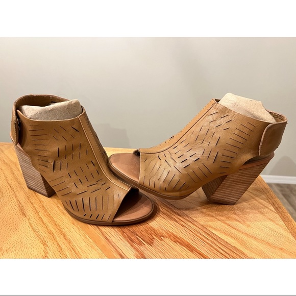 Report Signature Blade Tan Peep Toe Ankle Boots - Picture 4 of 5